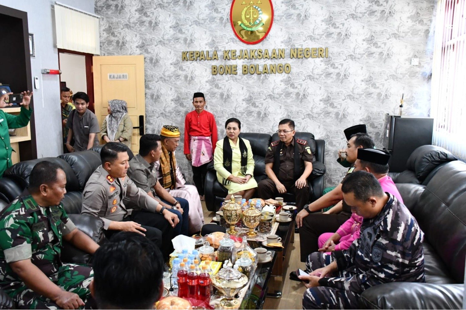 Ketua DPRD Bone Bolango, Faisal Yunus, menghadiri kunjungan kerja perdana Kepala Kejaksaan Tinggi (Kajati) Gorontalo, Sumurung P. Simaremare, di Kantor Kejaksaan Negeri Bone Bolango, Kamis (18/6/2026)/Hibata.id