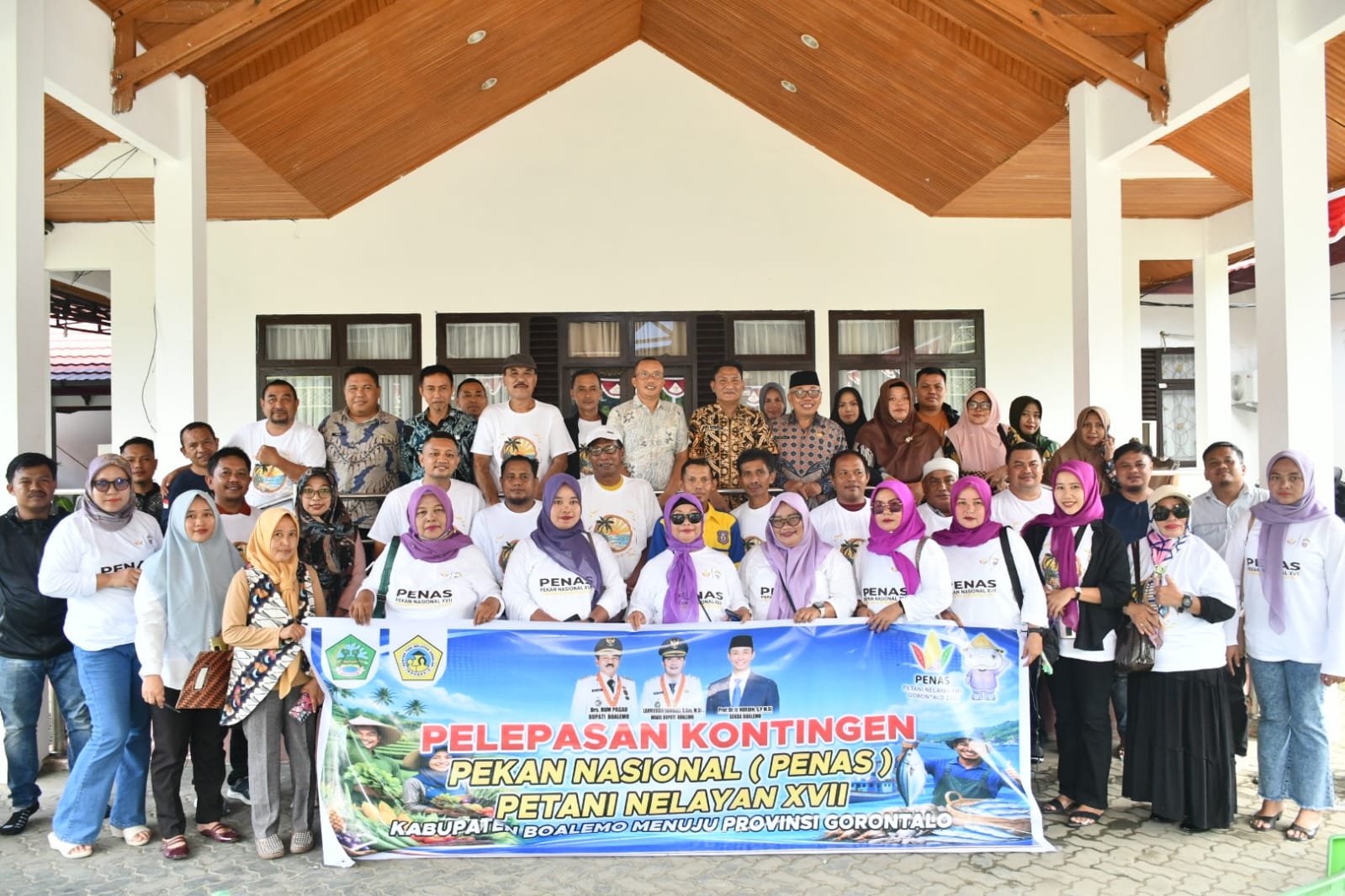 Wakil Bupati Boalemo Lahmuddin Hambali melepas Kontingen PENAS Petani Nelayan XVII. Peserta diharapkan membawa inovasi, teknologi, dan pengalaman baru untuk meningkatkan sektor pertanian dan perikanan Boalemo/Hibata.id