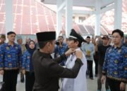 Wali Kota Kotamobagu, Weny Gaib, melantik Junaidi Simbala sebagai Penjabat Sangadi Desa Moyag Tampoan. (Foto: Humas)