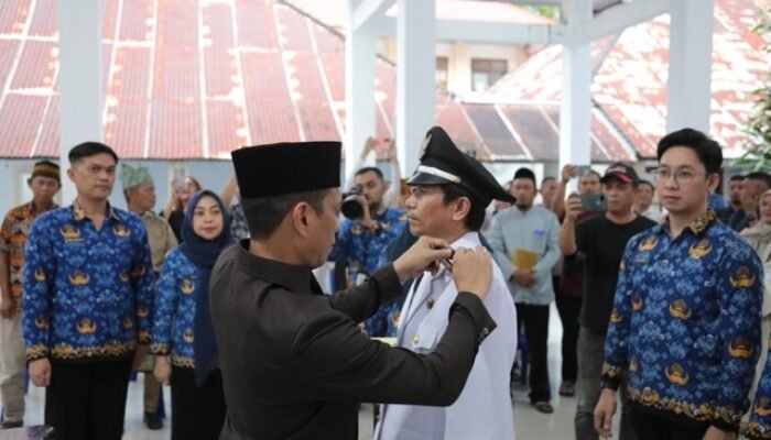 Wali Kota Weny Gaib Lantik Junaidi Simbala sebagai Penjabat Sangadi Moyag Tampoan