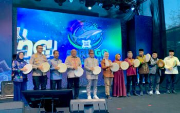 Kepala Perwakilan Bank Indonesia Provinsi Gorontalo Bambang Satya Permana bersama para pemangku kepentingan saat pembukaan PESONA SERLIGO 2026 di Taman Budaya Limboto, Kabupaten Gorontalo, Jumat (19/6/2026). Kegiatan yang menjadi bagian dari dukungan terhadap PENAS KTNA XVII Tahun 2026 tersebut menghadirkan kampung kuliner halal, promosi UMKM, serta edukasi ekonomi syariah dan digitalisasi keuangan/Hibata.id