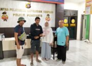 Drama dompet hilang berakhir damai. Korban dan terduga pelaku berjabat tangan setelah seluruh barang yang sempat hilang berhasil ditemukan dan dikembalikan utuh kepada pemiliknya/Hibata.id