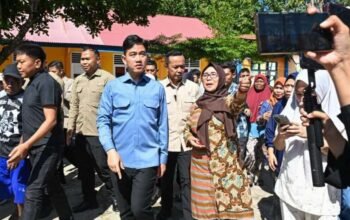 Wapres Gibran Rakabuming Raka meninjau SDN 07 Bulango Utara di Bone Bolango yang pernah terbakar pada 2022. Kunjungan dilakukan untuk memastikan pemulihan fasilitas pendidikan berjalan optimal/Hibata.id