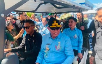 Wapres Gibran Rakabuming Raka bersama Gubernur Gorontalo Gusnar Ismail meninjau Pagelaran Teknologi PENAS XVII. Berbagai inovasi pertanian, perikanan, dan teknologi pangan ditampilkan untuk mendukung ketahanan pangan nasional/Hibata.id