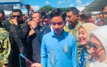 Wakil Presiden Republik Indonesia Gibran Rakabuming Raka tampil mengenakan kemeja Karawo khas Gorontalo Saat Pembukaan PENAS XVII/Hibata.id