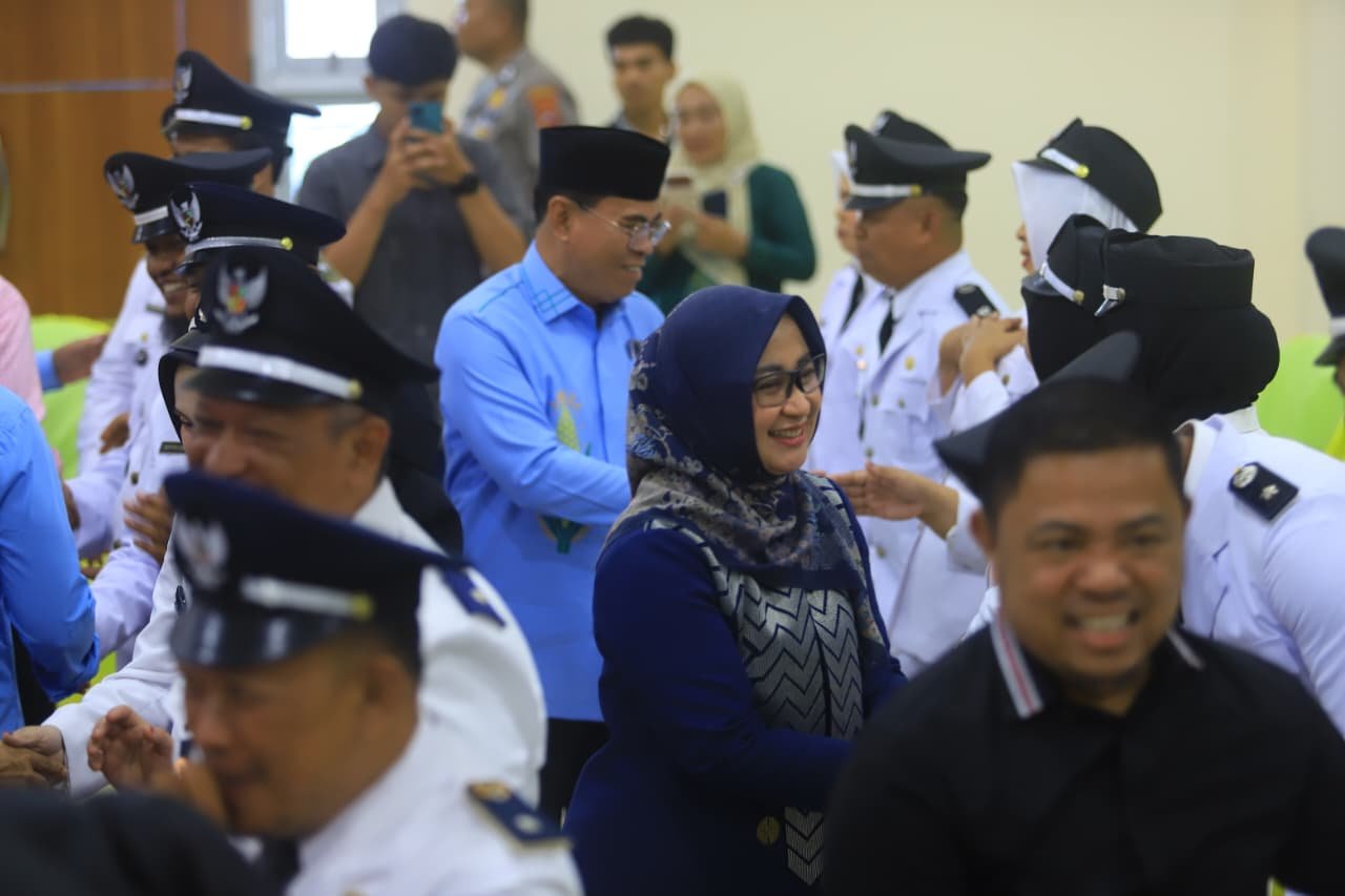 Ketua Komisi I DPRD Kabupaten Bone Bolango, Rakhmatiyah Deu, menghadiri pelantikan dan pengambilan sumpah jabatan 48 Penjabat (Pj) Kepala Desa yang dipimpin Bupati Bone Bolango, Ismet Mile, di Ruang Upah Lelah, Kantor Bupati Bone Bolango, Sabtu (20/6/2026)/Hibata.id