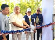 Bupati Gorontalo Sofyan Puhi (tengah) didampingi Wakil Bupati Tonny S. Junus dan Sekretaris Daerah Sugondo Makmur membuka Pasar Rakyat PENAS XVII Tahun 2026/Hibata.id