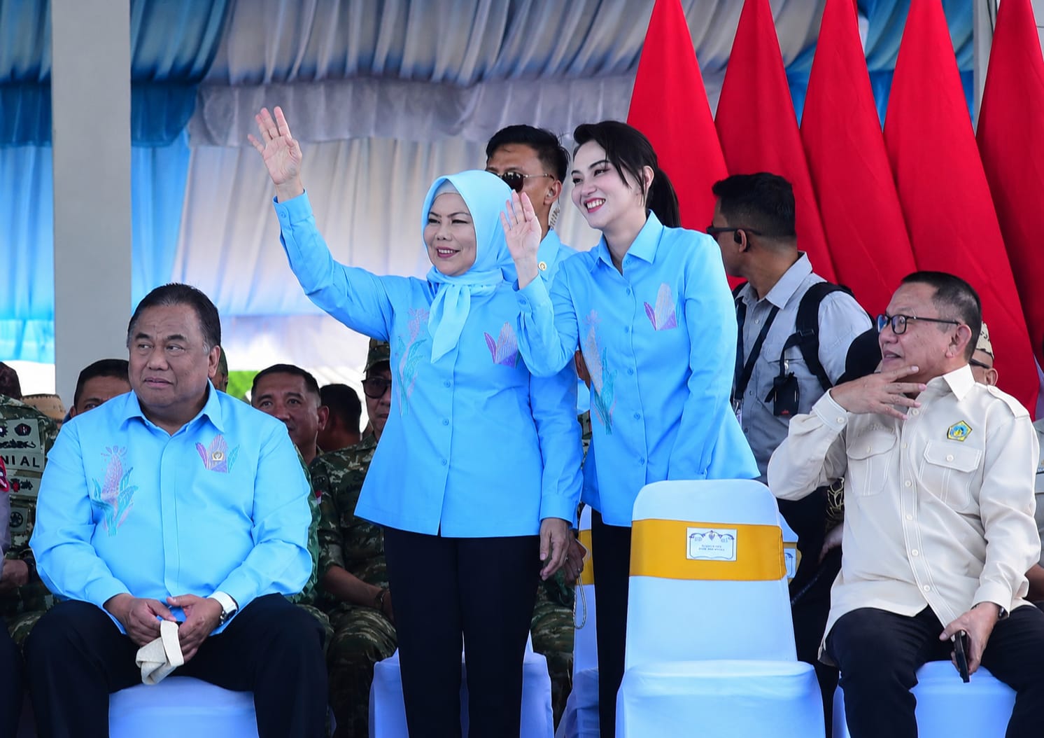 Wakil Gubernur Gorontalo Idah Syahidah Rusli Habibie dan Gubernur Maluku Utara Sherly Tjoanda tampil kompak pada puncak PENAS XVII 2026/Hibata.id