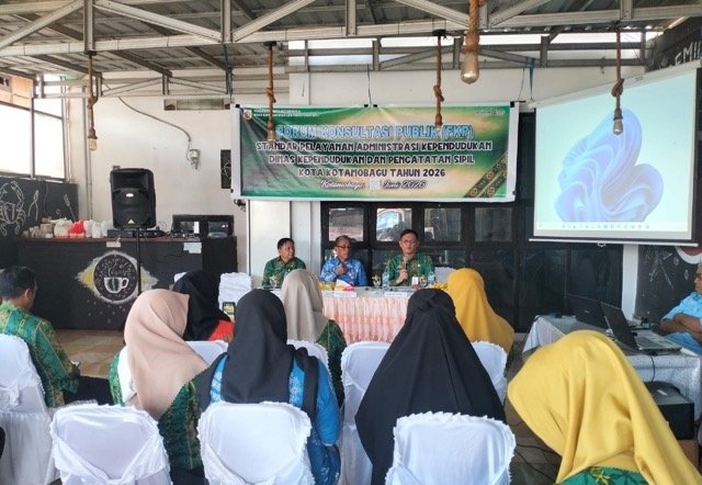 Forum Konsultasi Publik (FKP) Standar Pelayanan Administrasi Kependudukan Tahun 2026 yang digelar Dinas Kependudukan dan Pencatatan Sipil (Disdukcapil) Kota Kotamobagu, Kamis (25/6/2026). (Foto: Humas)