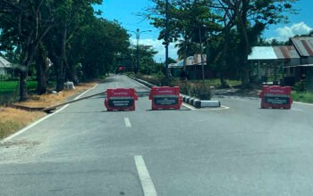 Penutupan Jalan ByPass Bone Bolango untuk kegiatan balap motor. Berdasarkan pantauan saat pengambilan foto, tidak terlihat petugas kepolisian di titik penutupan jalan/Hibata.id