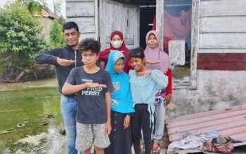 Dinas Sosial Kabupaten Buton Tengah (Buteng) turun langsung ke rumah-rumah warga untuk memastikan anak-anak dari keluarga kurang mampu tetap memiliki peluang mengikuti Program Sekolah Rakyat.  (Foto: Humas)