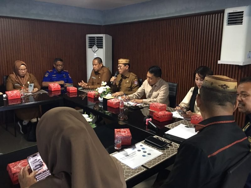 Sekretaris Daerah Bone Bolango, Iwan Mustapa saat menerima kunjungan kerja Tim Reses DPRD Provinsi Gorontalo Dapil II di Onato Cafe dan Resto,Senin (29/6/2026). (F.Indra/Diskominfo)/Hibata.id