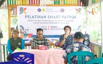 Narasumber dari Universitas Muhammadiyah Gorontalo (UMGo) menyampaikan materi pada Pelatihan SMART PATROL kepada masyarakat di Kecamatan Taluditi, Kabupaten Pohuwato. Pelatihan yang menjadi bagian dari Program Konservasi Burung Julang Sulawesi hasil kolaborasi PLN Nusantara Power UP Gorontalo dan UMGo ini bertujuan meningkatkan kapasitas masyarakat dalam menjaga habitat satwa endemik Sulawesi serta memperkuat upaya konservasi berbasis masyarakat. Foto: Dok. PLN Nusantara Power UP Gorontalo/Hibata.id