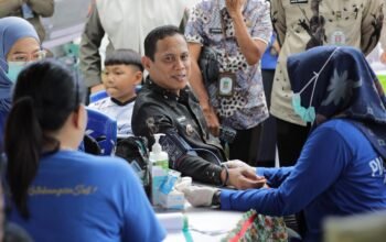 Wali Kota Kotamobagu, Weny Gaib saat usai memimpin Upacara Peringatan Hari Keluarga Nasional (Harganas) ke-33 Tahun 2026 yang dirangkaikan dengan pencanangan Gerakan Orang Tua Asuh Cegah Stunting di Alun-alun Boki Hontinimbang, Senin, 29 Juni 2026. (Foto: Humas)