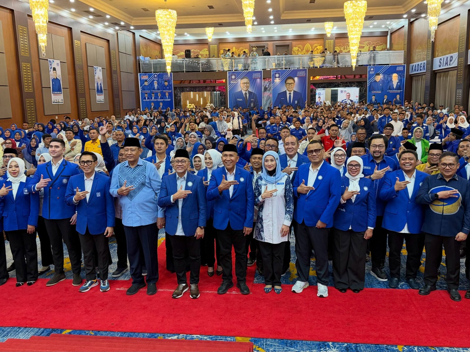 Ketua Umum PAN Zulkifli Hasan meminta seluruh kader PAN Gorontalo menghentikan ego politik dan bergerak satu komando untuk mengejar target tiga besar pada Pemilu 2029/Hibata.id