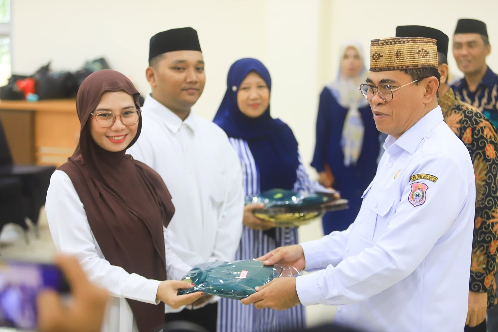 Sekretaris Daerah Bone Bolango melepas secara resmi 36 peserta kafilah Musabaqah Tilawatil Qur'an (MTQ) ke-12 tingkat Provinsi Gorontalo di Ruang Lupa Lelah, Kantor Bupati Bone Bolango, Jumat (3/7/2026). Foto: Prokofim/Hibata.id