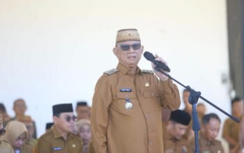 Bupati Bone Bolango Ismet Mile meminta ASN meningkatkan disiplin, loyalitas, dan profesionalisme guna memperkuat kualitas pelayanan publik/Hibata.id