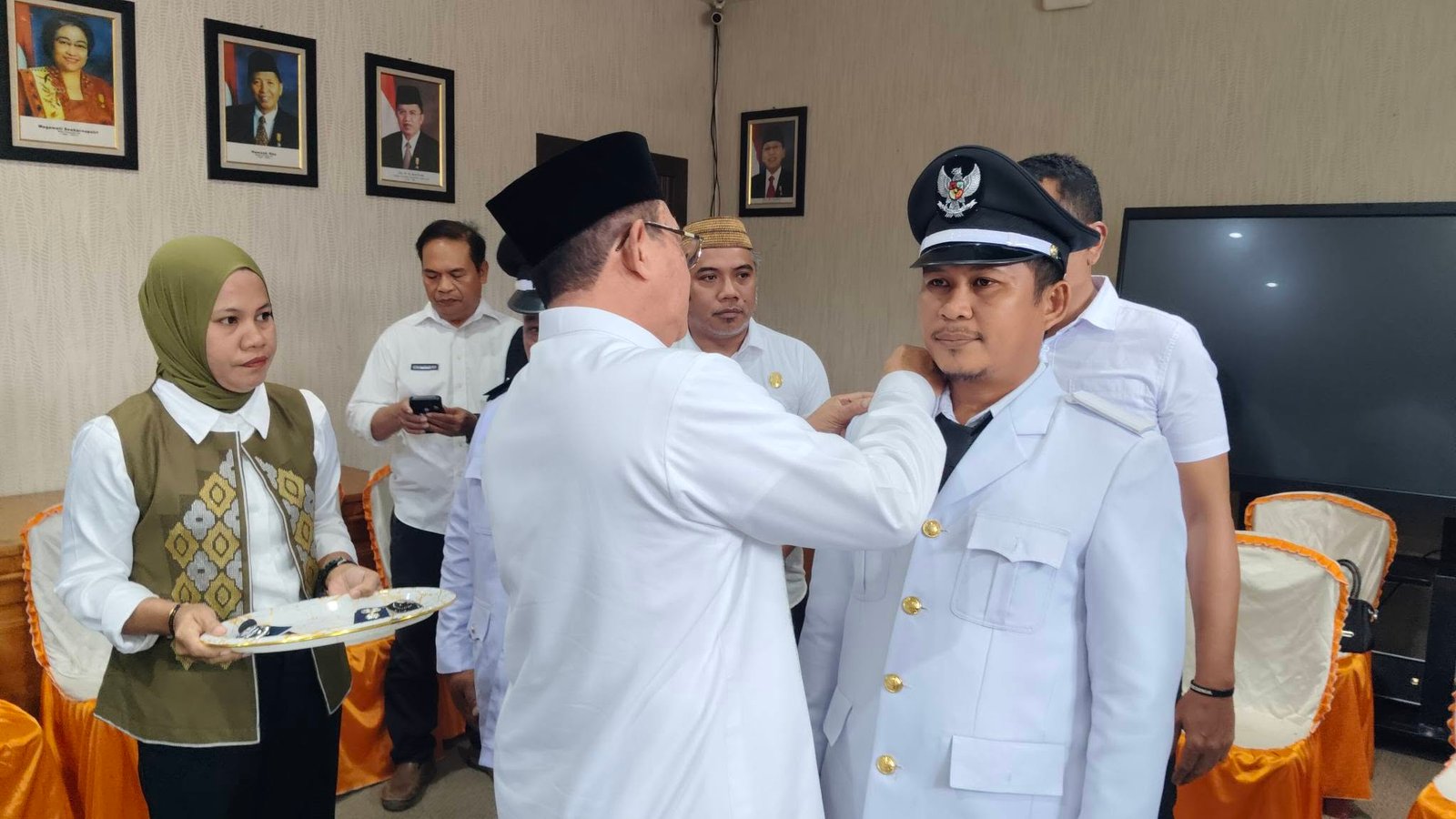 Bupati Boalemo Rum Pagau melantik tiga Penjabat Kepala Desa dan menegaskan pentingnya integritas, disiplin, serta peningkatan pelayanan kepada masyarakat/Hibata.id