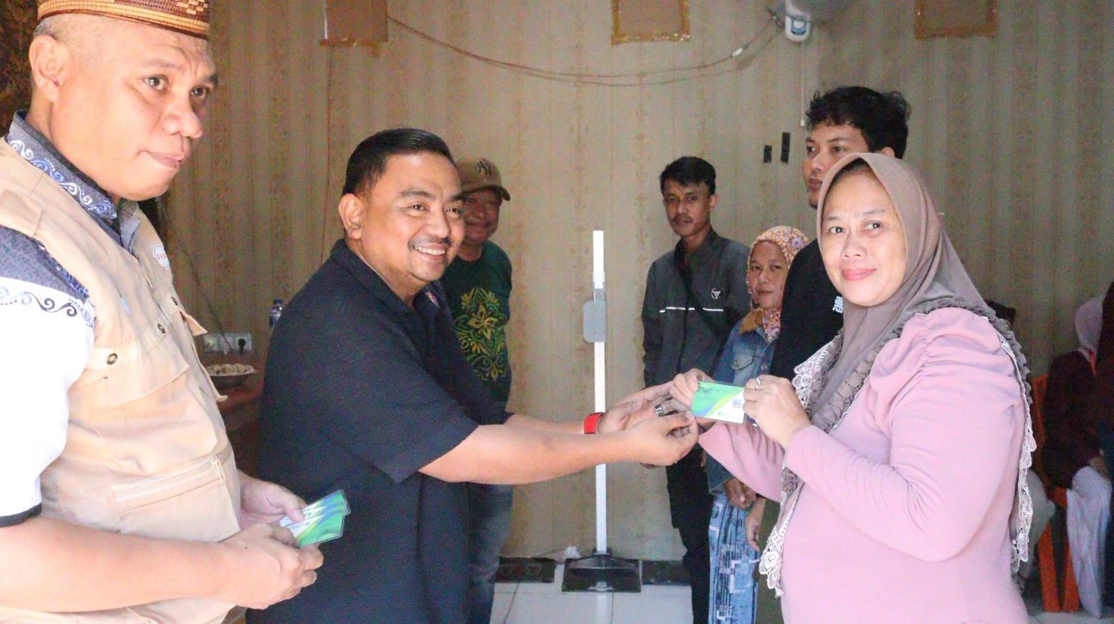 Sebanyak 74 warga Desa Huntu Utara, Bone Bolango, menerima kartu BPJS Ketenagakerjaan melalui program Koperasi GASS/Hibata.id