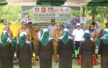 Bupati Bone Bolango Ismet Mile melantik dan mengukuhkan kepala sekolah jenjang TK dan SD yang dirangkaikan dengan Orientasi PPPK Formasi Jabatan Fungsional Guru Angkatan V di kawasan Wisata Sungai Botu Motoli'oluwo, Desa Longalo, Kecamatan Bulango Utara, Selasa (21/7/2026). Foto: Prokofim Kabupaten Bone Bolango/Hibata.id