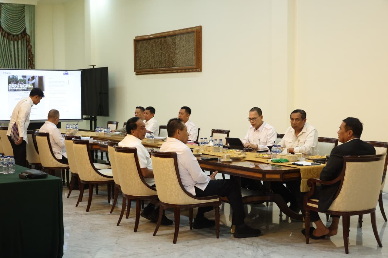 Gubernur Gorontalo Gusnar Ismail bersama Kepala Dinas Pangan dan Hortikultura Provinsi Gorontalo saat menemui Menteri Pertanian RI Andi Amran Sulaiman di Jakarta. Foto: Diskominfotik
