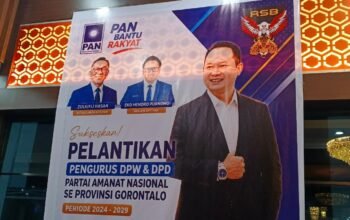 Baliho bergambar Revan Saputra Bangsawan terpasang di lokasi pelantikan pengurus DPW dan DPD PAN Gorontalo di Aszlea Convention Center, Jumat (3/7/2026)/Hibata.id
