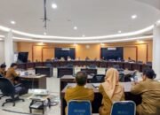 Anggota Komisi II DPRD Provinsi Gorontalo mengikuti Rapat Dengar Pendapat bersama OPD mitra kerja dalam pembahasan KUA-PPAS APBD 2027 di Ruang Dulohupa DPRD Provinsi Gorontalo, Senin (20/7/2026)/Hibata.id
