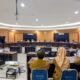 Anggota Komisi II DPRD Provinsi Gorontalo mengikuti Rapat Dengar Pendapat bersama OPD mitra kerja dalam pembahasan KUA-PPAS APBD 2027 di Ruang Dulohupa DPRD Provinsi Gorontalo, Senin (20/7/2026)/Hibata.id