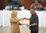 Wakil Gubernur Gorontalo Idah Syaidah Rusli Habibie menyampaikan pengantar Rancangan Perubahan Kebijakan Umum Anggaran (KUA) dan Rancangan Perubahan Prioritas dan Plafon Anggaran Sementara (PPAS) APBD Provinsi Gorontalo Tahun Anggaran 2026 dalam Rapat Paripurna DPRD Provinsi Gorontalo di Gorontalo, Senin (27/7/2026)/Hibata.id