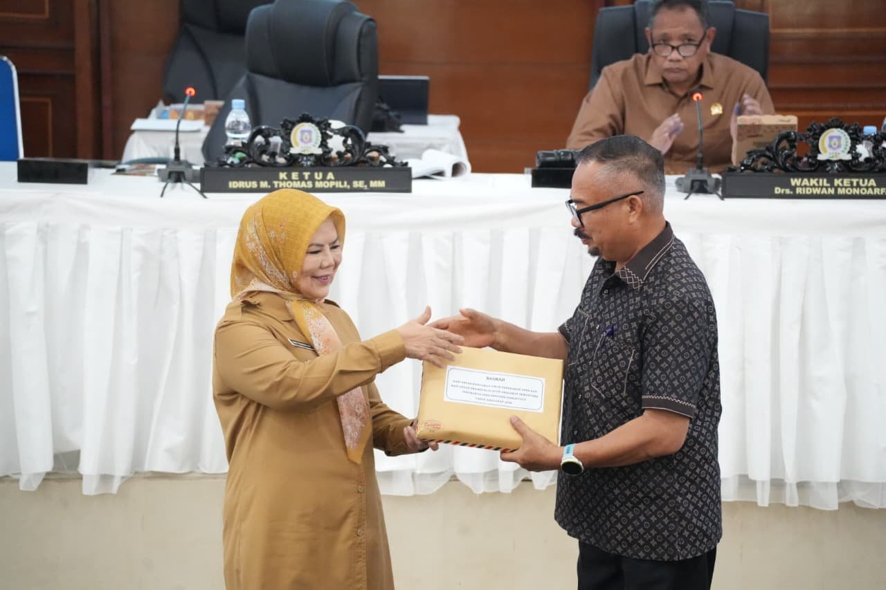 Wakil Gubernur Gorontalo Idah Syaidah Rusli Habibie menyampaikan pengantar Rancangan Perubahan Kebijakan Umum Anggaran (KUA) dan Rancangan Perubahan Prioritas dan Plafon Anggaran Sementara (PPAS) APBD Provinsi Gorontalo Tahun Anggaran 2026 dalam Rapat Paripurna DPRD Provinsi Gorontalo di Gorontalo, Senin (27/7/2026)/Hibata.id