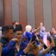 Emak-emak FB Pro Kompak Memburu Verrell Bramasta di Pelantikan PAN Gorontalo/Hibata.id
