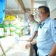 Deputi Kepala Perwakilan Bank Indonesia (BI) Provinsi Gorontalo Ciptoning Suryo Condro bersama Sekretaris Daerah Provinsi Gorontalo Sofian Ibrahim meninjau harga dan ketersediaan bahan pangan di Pasar Sentral Kota Gorontalo dalam rangka operasi pasar dan Gerakan Pangan Murah (GPM) sebagai upaya menjaga stabilitas harga serta mengendalikan inflasi daerah/Hibata.id