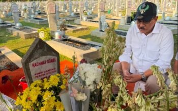 Kenang Pengabdian Sang Tokoh, Rum Pagau Tabur Doa di Makam Rachmat Gobel