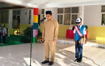 Ketua Komisi II DPRD Kabupaten Bone Bolango, Sofyan Wahidji, mengajak seluruh siswa SMP Negeri 1 Tapa/Hibata.id