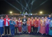Ribuan warga memadati konser Toton Caribo pada puncak BAHAGIA QRISFest 2026 di Sport Center GOR David Tony Limboto, Kabupaten Gorontalo. Konser yang tiketnya ditukar melalui transaksi QRIS itu turut mendorong perputaran ekonomi UMKM dengan nilai transaksi mencapai Rp1,26 miliar/Hibata.id