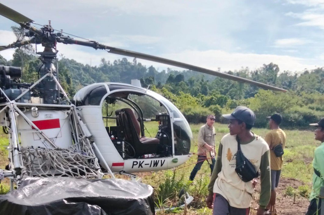 Helikopter beberapa kali melintas di langit Kecamatan Taluditi dalam beberapa hari terakhir. Aktivitas udara tersebut memicu perhatian warga dan memunculkan dugaan adanya rencana kegiatan eksplorasi di wilayah tersebut/Hibata.id