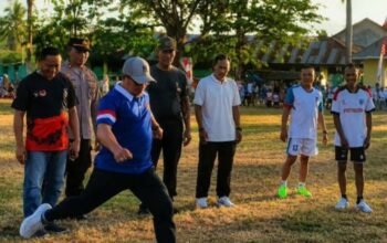 Bupati Bolmut Sirajudin Lasena membuka Turnamen Sepak Bola Antar Desa Kecamatan Bintauna yang diikuti 16 tim untuk memeriahkan HUT RI Ke-81/Hibata.id