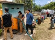 BPBD Bone Bolango bersama PMI menyalurkan ribuan liter air bersih kepada warga Desa Pancuran, Kecamatan Suwawa Selatan, yang terdampak kekeringan akibat musim kemarau/Hibata.id
