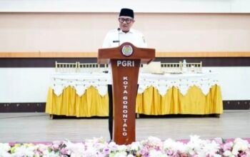 Wakil Wali Kota Gorontalo, Indra Gobel, saat membuka Konferensi Kerja Kota (Konkerkot) I Persatuan Guru Republik Indonesia (PGRI) Kota Gorontalo Tahun 2026 di Bandhayo Lo Yiladia, Rabu, 1 Juli 2026. (Foto: Humas)