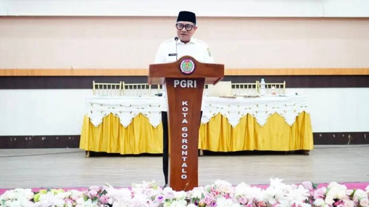 Wakil Wali Kota Gorontalo, Indra Gobel, saat membuka Konferensi Kerja Kota (Konkerkot) I Persatuan Guru Republik Indonesia (PGRI) Kota Gorontalo Tahun 2026 di Bandhayo Lo Yiladia, Rabu, 1 Juli 2026. (Foto: Humas)