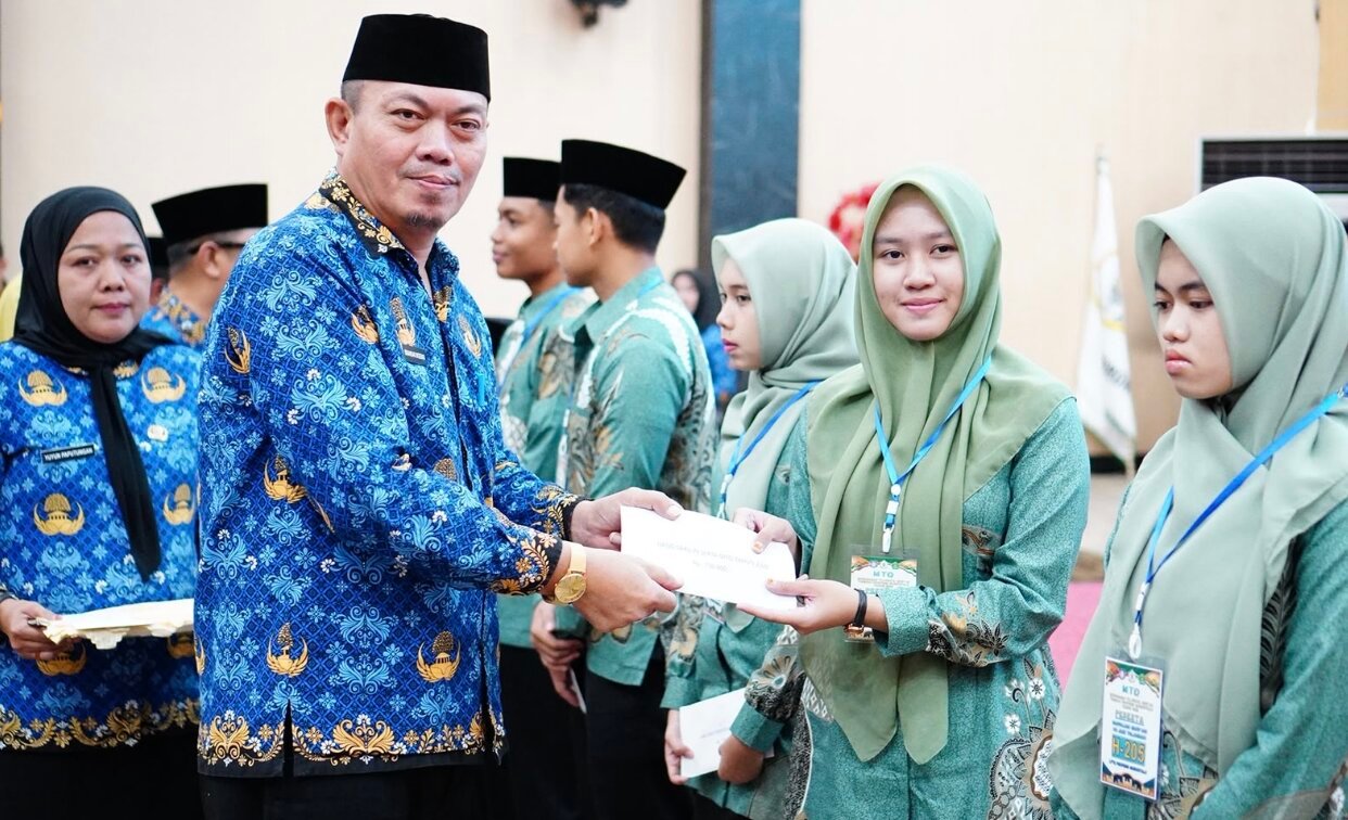 Pelaksana harian (Plh) Ketua Lembaga Pengembangan Tilawatil Qur’an (LPTQ) Kota Gorontalo, Iskandar Moerad saat pelepasan kafilah yang berlangsung di Bandhayo Lo Yiladia, Kota Gorontalo, Kamis, 2 Juli 2026. (Foto: Humas)