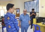 Wali Kota Gorontalo Adhan Dambea turun langsung meninjau berbagai persiapan di Kelurahan Moodu pada Kamis siang, 2 Juli 2026. (Foto: Humas)