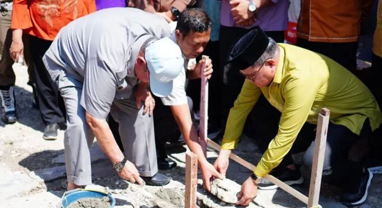 Rumah Layak Huni Oma Hano di Kelurahan Dembe I, Kecamatan Kota Barat langsung dibangun. (Foto: Humas)