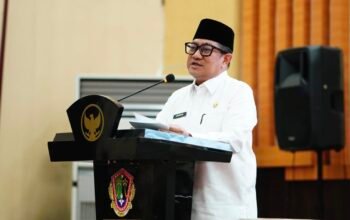Wakil Wali Kota Gorontalo Indra Gobel secara resmi membuka kegiatan Bimbingan Teknis (Bimtek) Peningkatan Kapasitas Kinerja Camat dan Lurah di lingkungan Pemerintah Kota Gorontalo. Kegiatan tersebut berlangsung di Bandhayo Lo Yiladia, Rabu, 8 Juli 2026. (Foto: Humas)