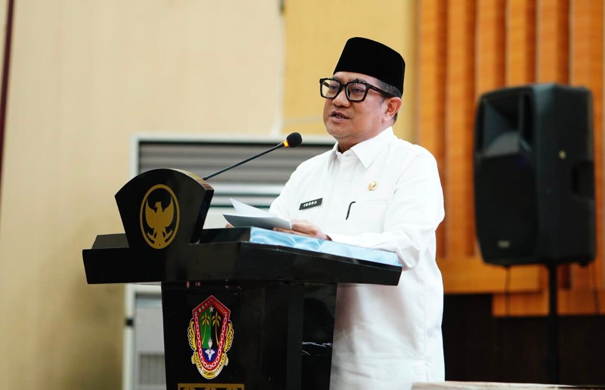 Wakil Wali Kota Gorontalo Indra Gobel secara resmi membuka kegiatan Bimbingan Teknis (Bimtek) Peningkatan Kapasitas Kinerja Camat dan Lurah di lingkungan Pemerintah Kota Gorontalo. Kegiatan tersebut berlangsung di Bandhayo Lo Yiladia, Rabu, 8 Juli 2026. (Foto: Humas)