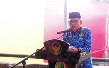 Sekretaris Daerah (Sekda) Kota Gorontalo Ismail Madjid mewakili Wali Kota Gorontalo menghadiri penilaian Lomba Kelurahan Tingkat Provinsi Gorontalo yang berlangsung di Kelurahan Moodu, Kecamatan Kota Timur, Kamis, 9 Juli 2026. (Foto: Humas)