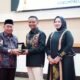 Wali Kota Gorontalo Adhan Dambea dengan Kombes Pol. Muhammad Junaedy Jhonny resmi diperkenalkan sebagai Kapolresta Gorontalo Kota yang baru menggantikan Kombes Pol. Suryono. (Foto: Humas)
