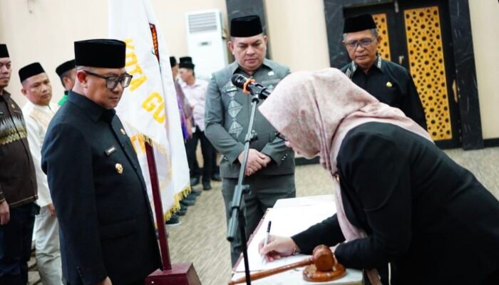 Lantik 74 Kepala Sekolah, Wawali Indra Tegaskan Pendidikan Jadi Kunci Masa Depan Kota Gorontalo