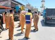 Wali Kota Gorontalo Adhan Dambea saat meninjau proyek peningkatan Jalan Zainal Umar Sidiki atau eks Jalan Palma, salah satu ruas jalan prioritas yang dibiayai sepenuhnya dari Pendapatan Asli Daerah (PAD) tahun 2026. (Foto: Humas)