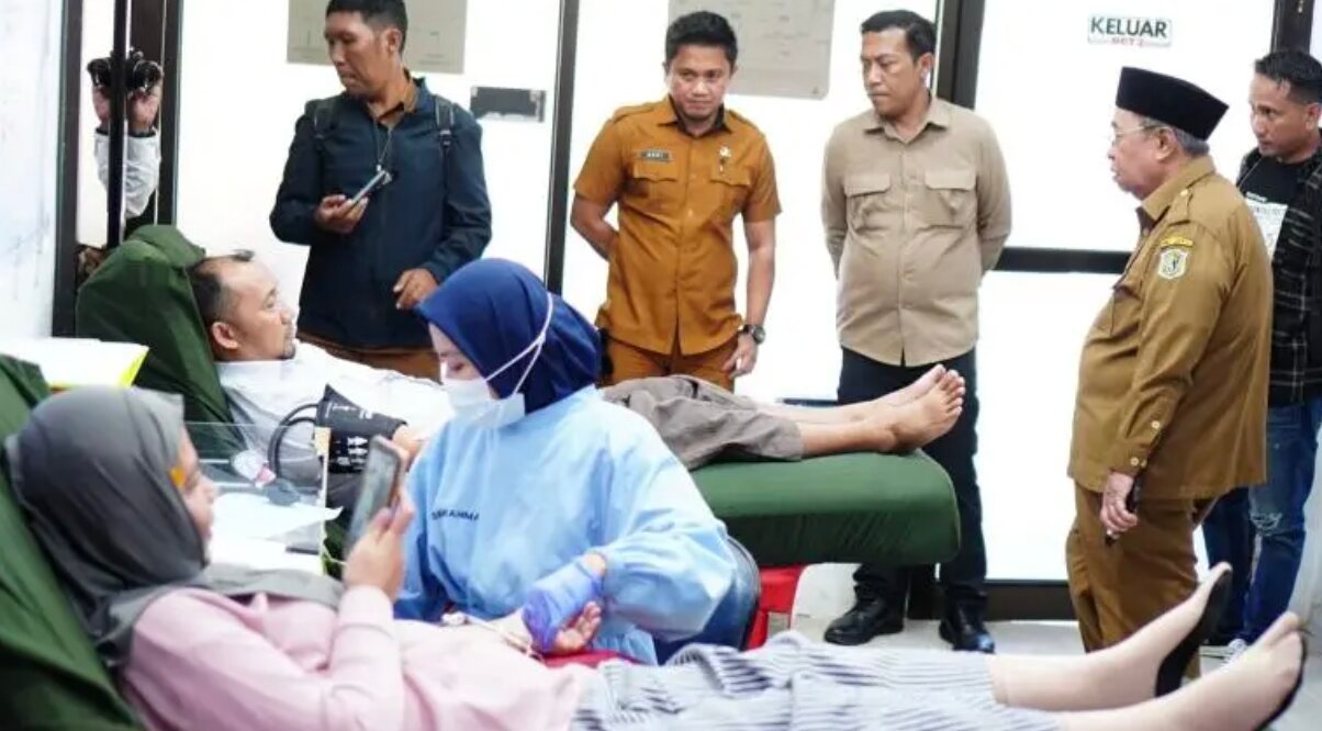 Wali Kota Gorontalo Adhan Dambea usai melakukan kunjungan kerja dan meninjau langsung fasilitas kantor PMI Kota Gorontalo, Senin, 13 Juli 2026. I(Foto: Humas)